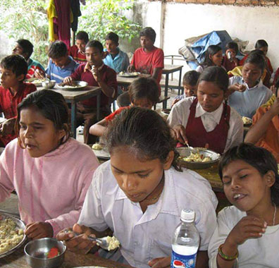 Battle for Blindness NGO Students eating food