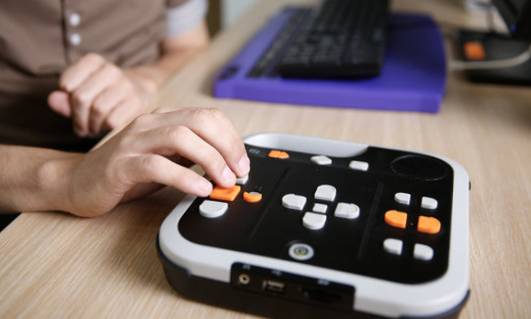 Assistive Tech for the Deaf-Blind: Top Digital Tools for Daily Independence